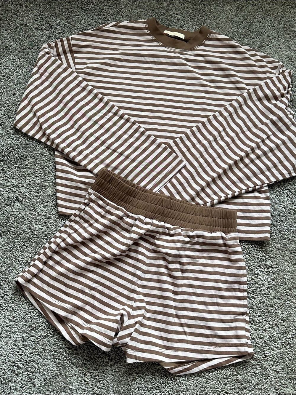 Olivaceous Brown & Cream Striped Women's Lounge Set - Long Sleeve Top & Shorts
